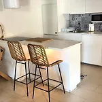 Dom wakacyjny Encantadora De Piedra Con Jardin Y Chimenea