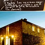 Dom wakacyjny Encantadora De Piedra Con Jardin Y Chimenea
