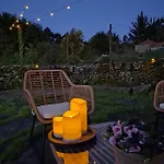 Encantadora De Piedra Con Jardin Y Chimenea *
