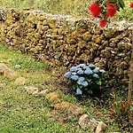 Dom wakacyjny Encantadora De Piedra Con Jardin Y Chimenea