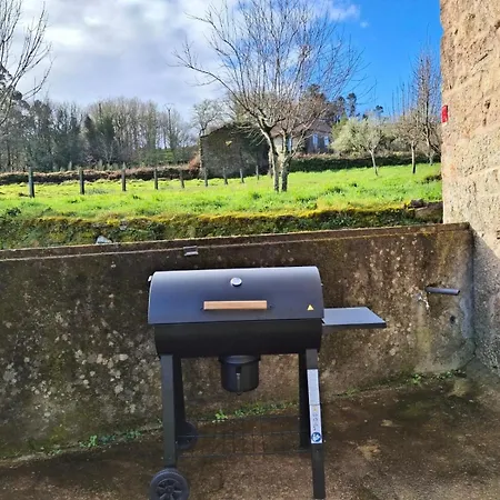 Encantadora De Piedra Con Jardin Y Chimenea 펜션 *