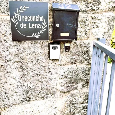 펜션 Encantadora De Piedra Con Jardin Y Chimenea 폰테베드라
