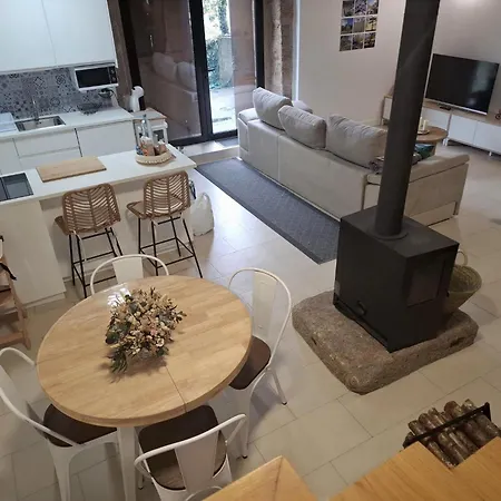 Encantadora De Piedra Con Jardin Y Chimenea 폰테베드라