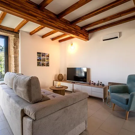 Holiday home Encantadora De Piedra Con Jardin Y Chimenea *