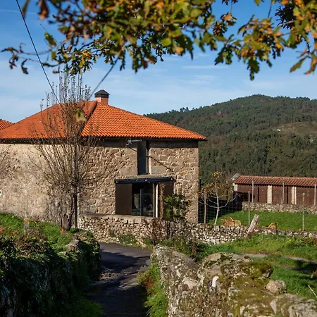 Encantadora De Piedra Con Jardin Y Chimenea 펜션