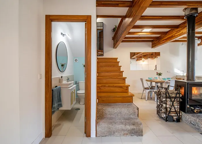 Holiday home Encantadora De Piedra Con Jardin Y Chimenea Pontevedra