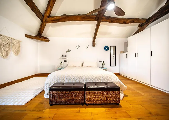 Encantadora De Piedra Con Jardin Y Chimenea Feriehus Pontevedra