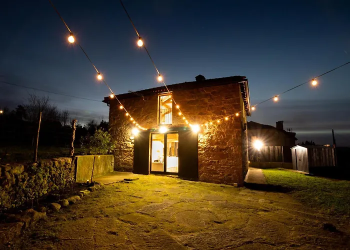 Encantadora De Piedra Con Jardin Y Chimenea *