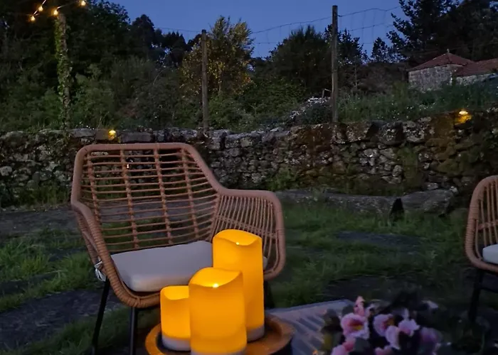 Encantadora De Piedra Con Jardin Y Chimenea *
