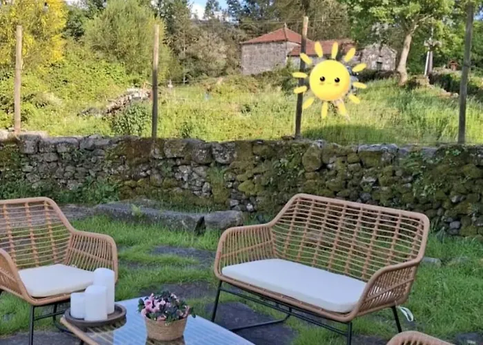 Encantadora De Piedra Con Jardin Y Chimenea *