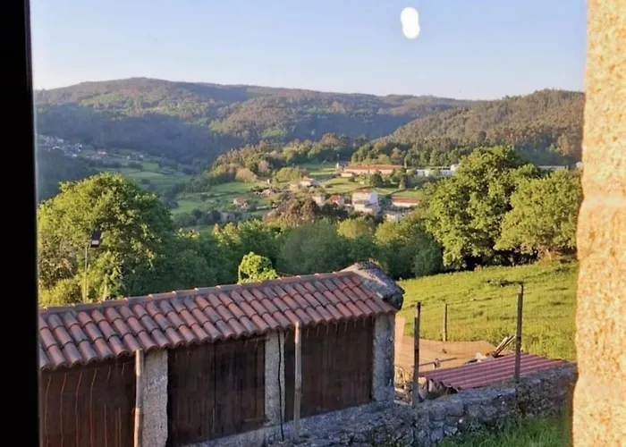 Holiday home Encantadora De Piedra Con Jardin Y Chimenea