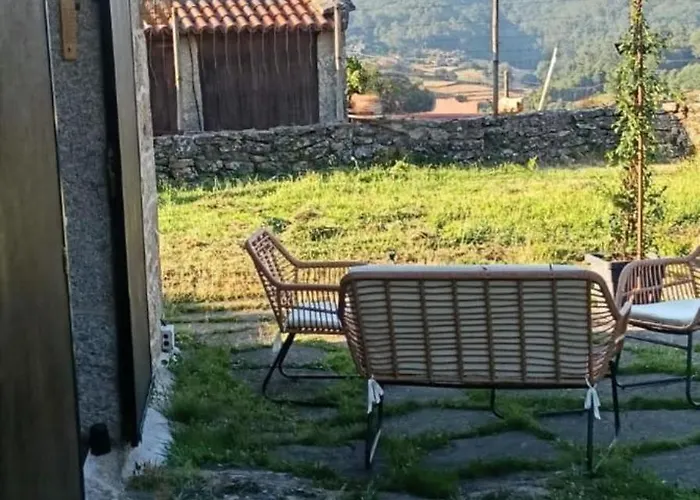 Feriehus Encantadora De Piedra Con Jardin Y Chimenea